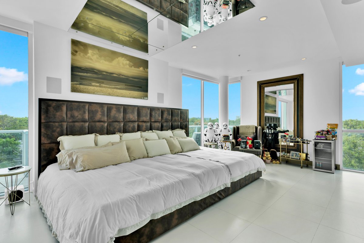 MIAwaterfront's tweet photo. Just Listed‼️ A Miami dream come true. High end fully furnished Miami Penthouse directly on the bay.

720 NE 62nd St #512 | Miami 
3 BD + 3.5 BA | 3,143 Living SF

💸 Asking Price: $3,250,000 💸

Julian Johnston &amp; Richard Taylor
@corcorangroup 
#forsale #corcoran #corcorangroup https://t.co/8pxb6n3dqJ
