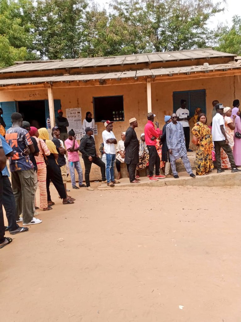 #SenegalVote: Provisional results of the #Senegal presidential election. 4,485,165 valid votes cast Voter turnout: 61.5% - Bassirou Faye 54.28% - Amadou Ba 35, 79% - Aliou Mamadou Dia 2,80% - Khalifa Sall 1,56% - Idrissa Seck 0,90% - Thierno Sall 0,58% - Boubacar Kamara 0,52%