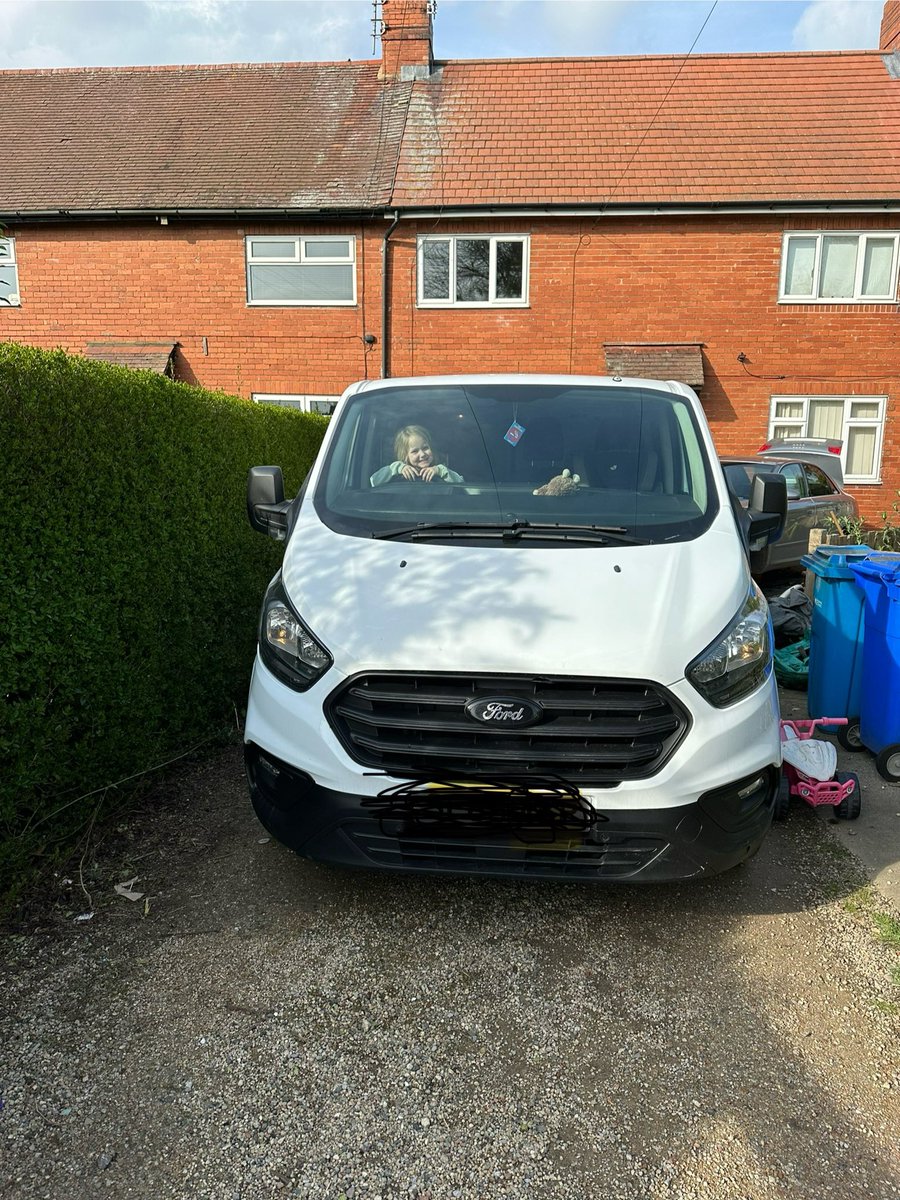 Gemmastones2's tweet photo. Normal family do normal thing in half term no not ours. Here is the new wheels new project new adventure kids are so happy mummy has finally got a van https://t.co/ZH5P4gZgg1