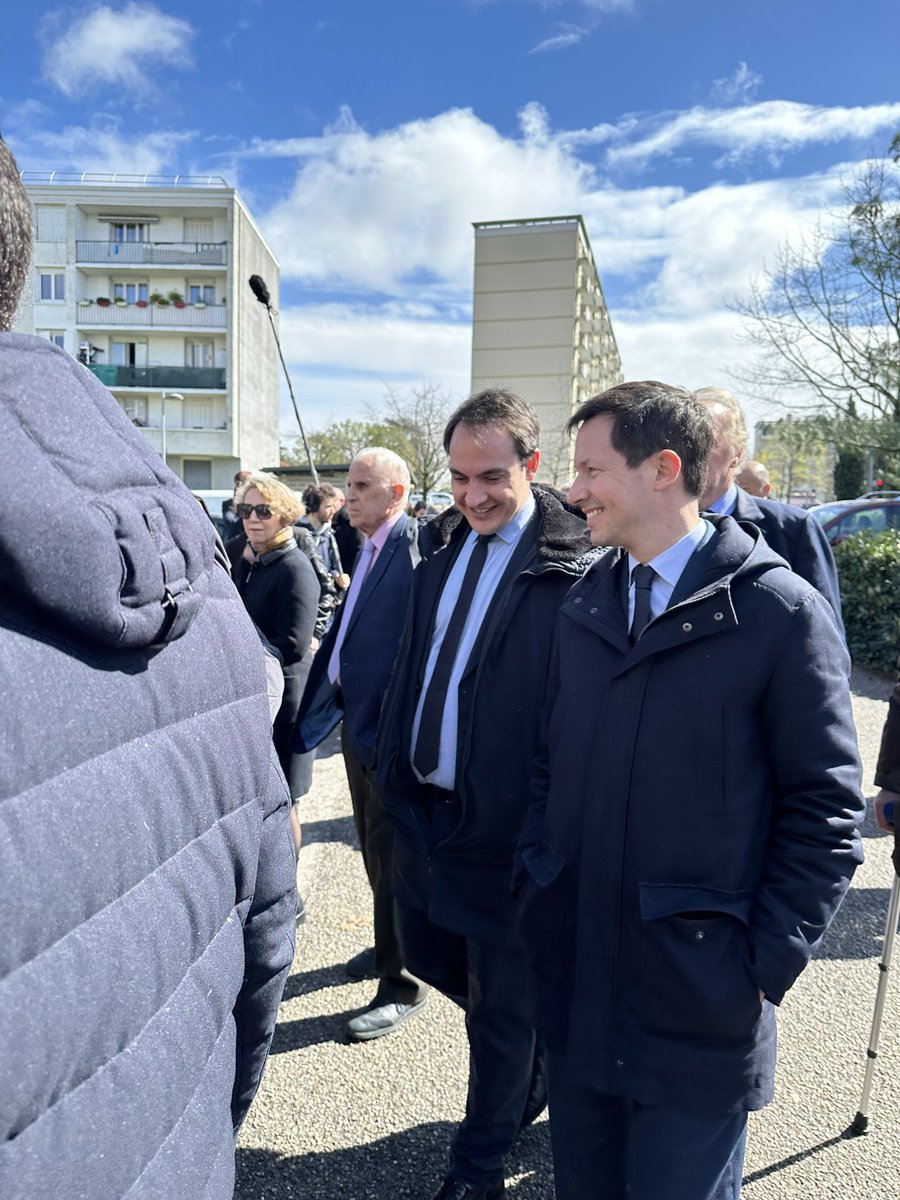 poliver69's tweet photo. Matinée de combat autour de notre formidable équipe européenne emmenée par @fxbellamy, avec @eciotti et @laurentwauquiez. Des valeurs assumées, un vision claire pour la sécurité, lucide et implacable https://t.co/QEA96vPlAk