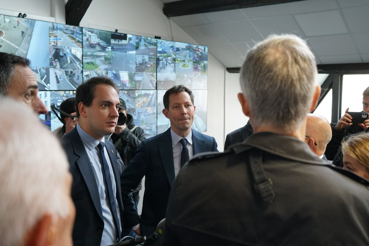 poliver69's tweet photo. Matinée de combat autour de notre formidable équipe européenne emmenée par @fxbellamy, avec @eciotti et @laurentwauquiez. Des valeurs assumées, un vision claire pour la sécurité, lucide et implacable https://t.co/QEA96vPlAk