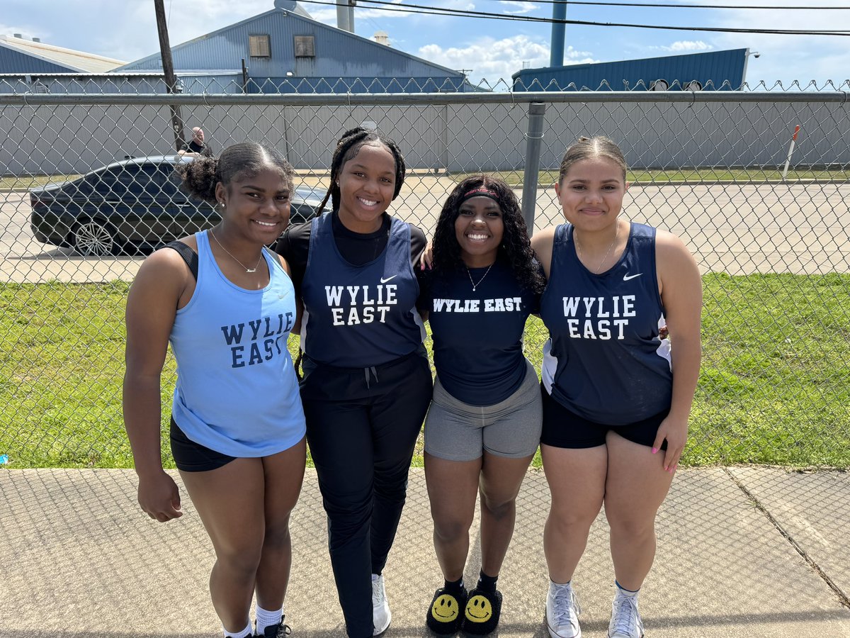 Want to shout out my girls crew today. 

PR’s all around! These ladies did a wonderful job of showing up, being present and going out to COMPETE!

#DUBeast