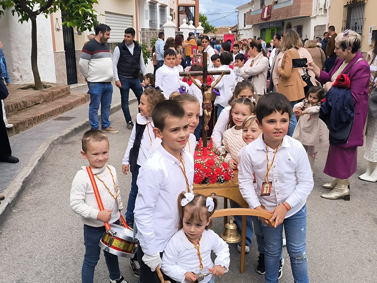 AxarquiaPlus's tweet photo. Tarde de Miércoles Santo en Benamocarra con el XII Desfile de Tronillos.
Aquí puedes ver todas las fotografías, publicadas por el Ayuntamiento Benamocarra: https://t.co/OM71yg5uU0
#axarquia #AxarquiaPlus #benamocarra #semanasanta #ss #tronos #tronillos #desfile https://t.co/hCS05Dx41T
