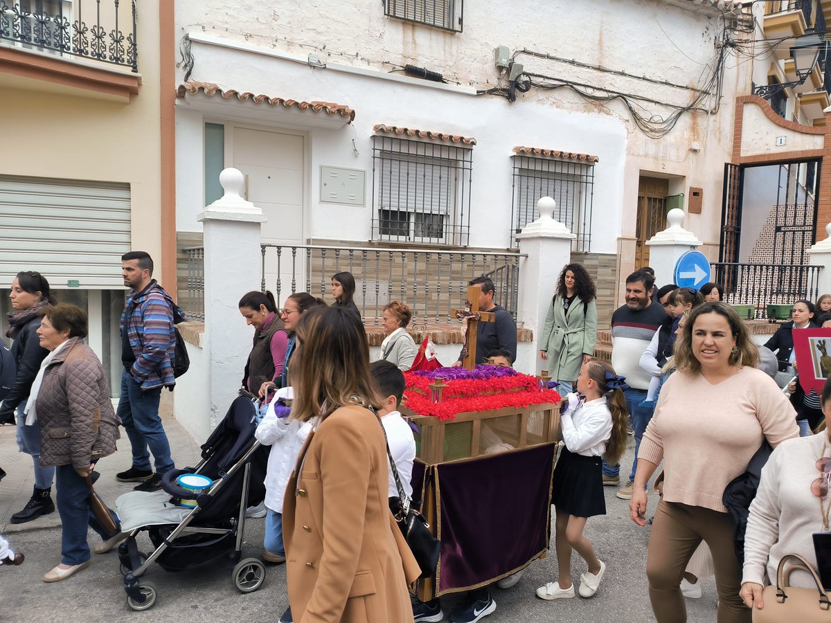 AxarquiaPlus's tweet photo. Tarde de Miércoles Santo en Benamocarra con el XII Desfile de Tronillos.
Aquí puedes ver todas las fotografías, publicadas por el Ayuntamiento Benamocarra: https://t.co/OM71yg5uU0
#axarquia #AxarquiaPlus #benamocarra #semanasanta #ss #tronos #tronillos #desfile https://t.co/hCS05Dx41T