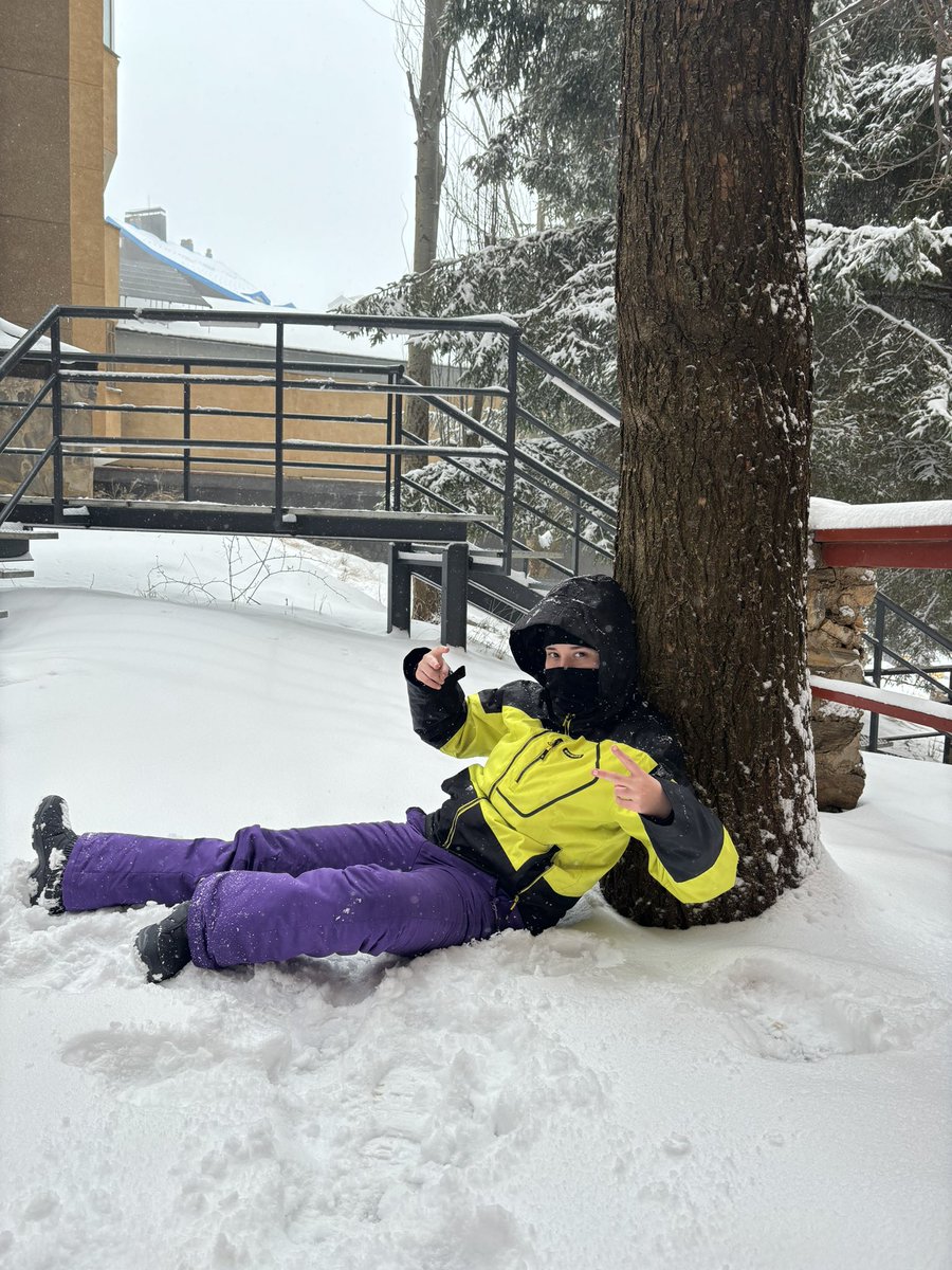 RakilolxD's tweet photo. Qué bonita es la nieve 🤬🤬❄️❄️ https://t.co/XFIQI8T3F0