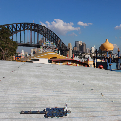 What a view 😍 Our FrogLink overlooking Sydney Harbour Bridge. Installed in LunaPark.

For more info 👇
safetylink.com/products/frogl…

Contact info@safetylink.com for enquiries. 💬
#SafetyLink #FrogLink #Sydney #FallProtection #HeightSafety