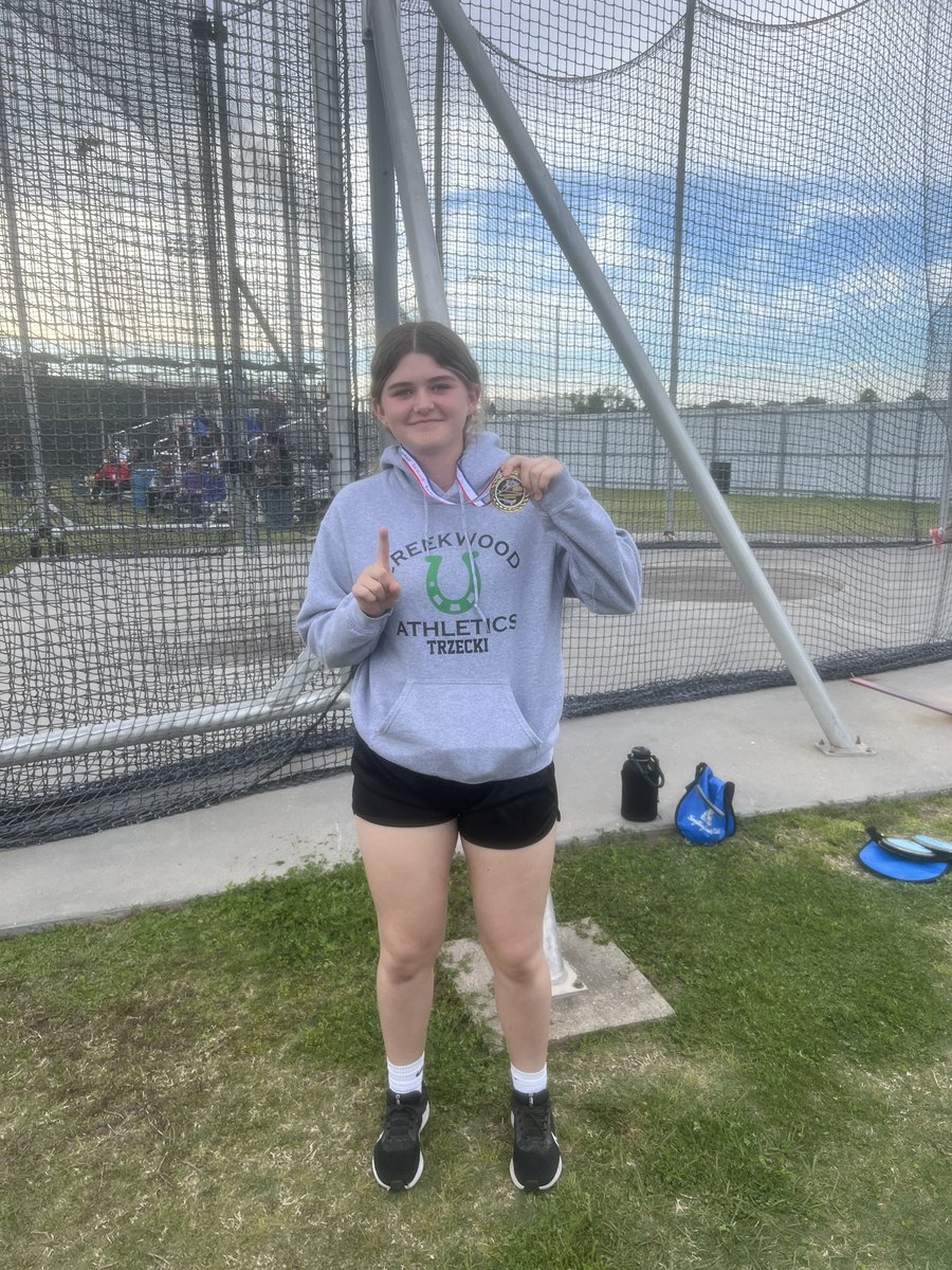 CMSLadyColt_Ath's tweet photo. Sam takes home GOLD in the 8th Grade Discus! @HumbleISD_CMS @HumbleISD_Ath https://t.co/zSLlEiLxxl