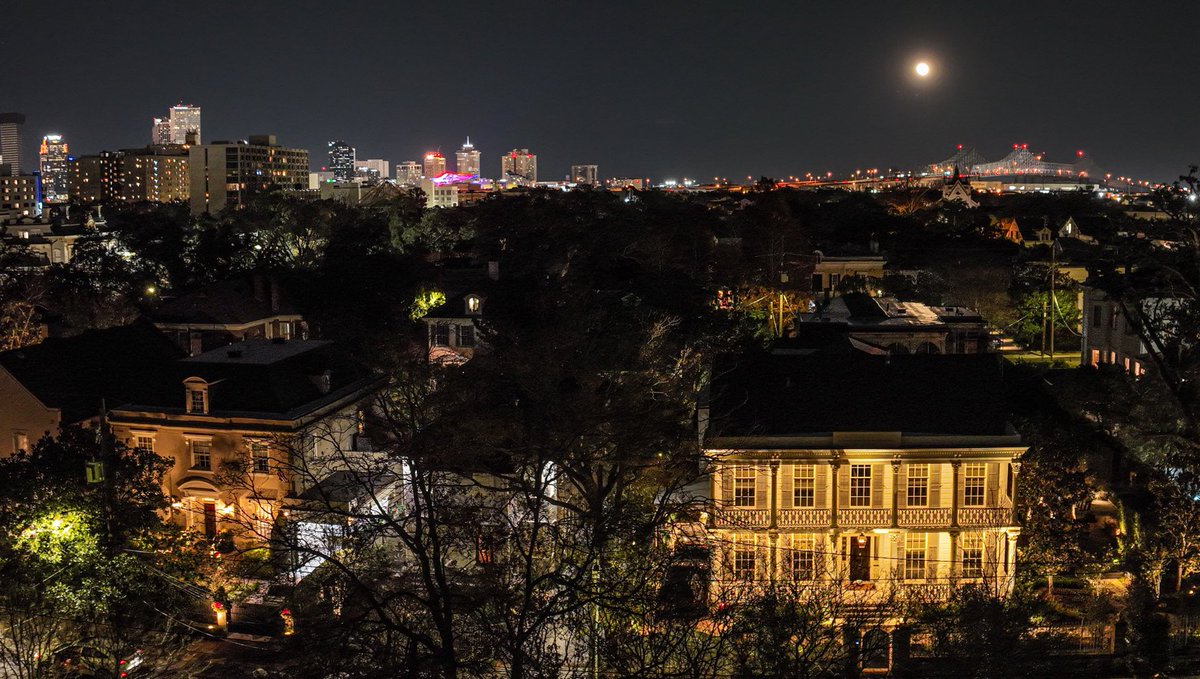Full moon rising, Garden District, New Orleans