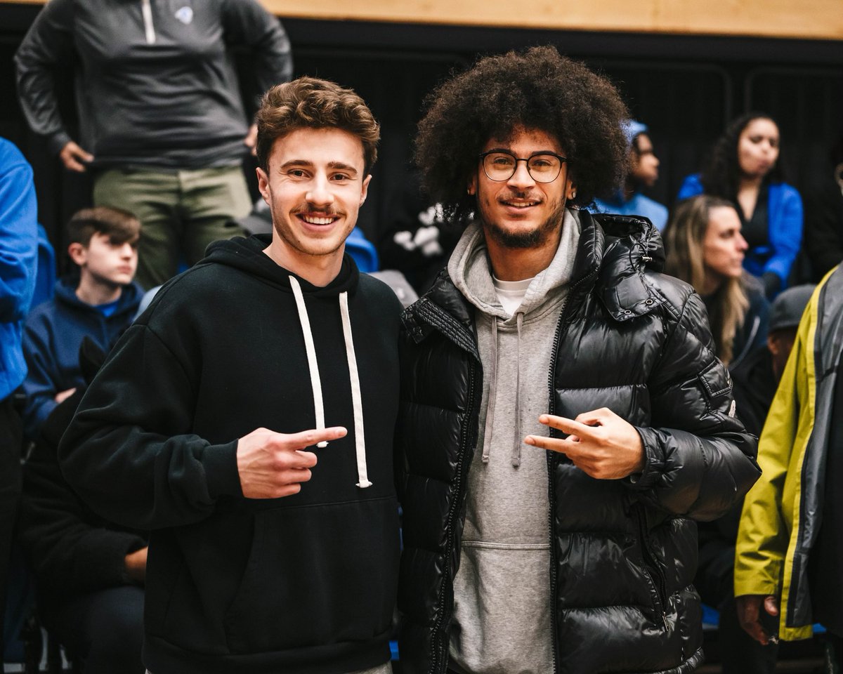 Peacocks in the building 🤝 @PeacocksMBB #HALLin 🔵⚪️