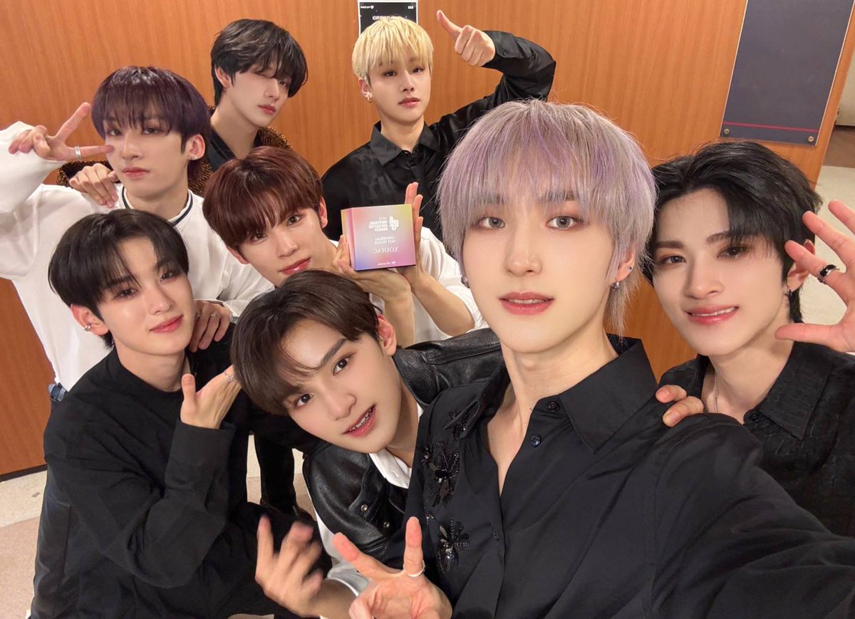 kbsworld_enter's tweet photo. 소디엑(XODIAC),
‘유니버설 슈퍼스타 어워즈’ 핫 포커스 수상!
“데뷔 1주년이라 더 감격스러워⋯쏘블리 감사” 남다른 소감!
컴백 타이틀곡 ’HEYDAY’ 활발한 활동 예고!

[사진제공: 잭소엔터테인먼트]

#소디엑 #XODIAC https://t.co/XXUg91yg1w