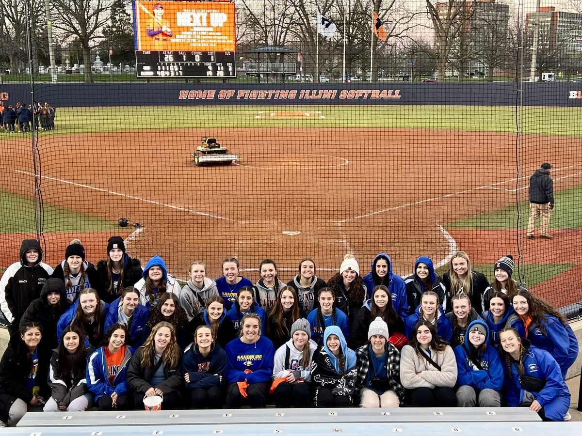 Great pizza, great time together, and a great ILLINI WIN! @EaglesAthletics @IlliniSB