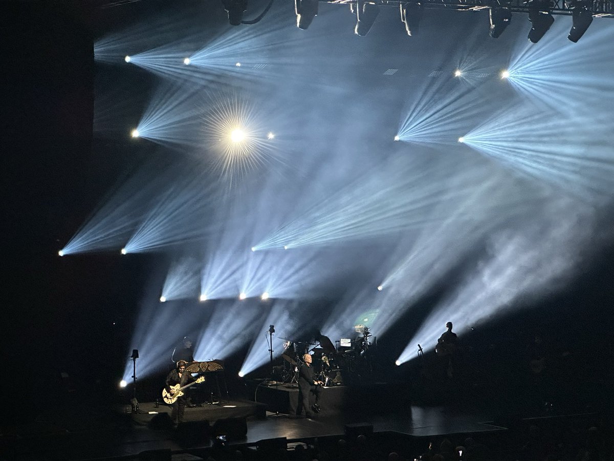 Hey Jim: Welcome back to Bournemouth! What an Amazing Concert! Best lyrics: La, La La La La… Brilliant sets and lighting stage @Cherissedrums @simplemindscom @BurchillCharlie @SarahBrownVocal @GedGrimes @OVOHydro in Glasgow are in for a real treat this Friday & Saturday