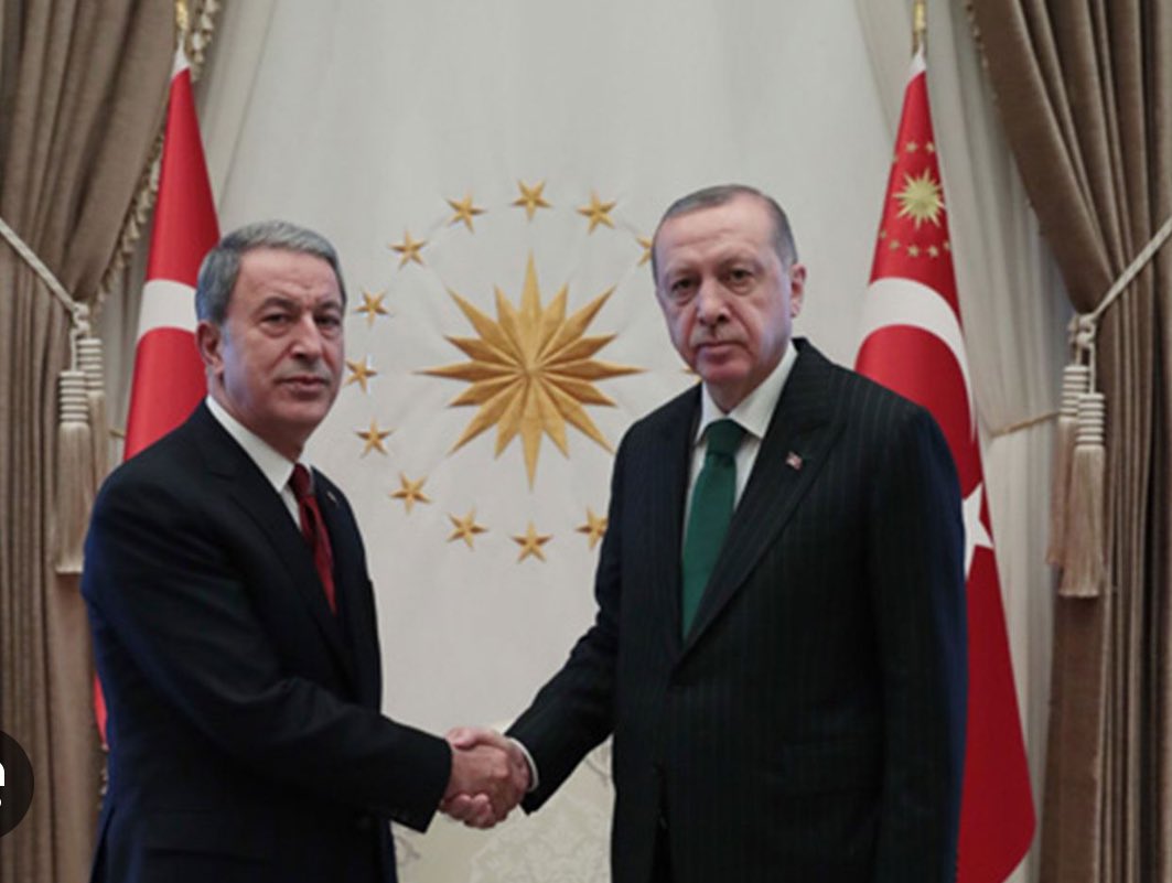 Dagci_Dagci's tweet photo. 17-25 Aralıkta ortaya çıkan tapelerin, o dönem Genelkurmay 2’nci Başkanı olan Hulusi Akar imzası ile, ABD’ye teknik incelemeye gönderildiğini ve gelen raporda, ses kayıtlarının gerçek olduğunun teyit edildiğini biliyor muydunuz? 

Bu bilgiyi bir de soru ile tamamlayım; 

Erdoğan bunu bildiği halde; neden Akar’ı Genelkurmay Başkanı ve 15 Temmuz sonrası Savunma Bakanı yaptı?