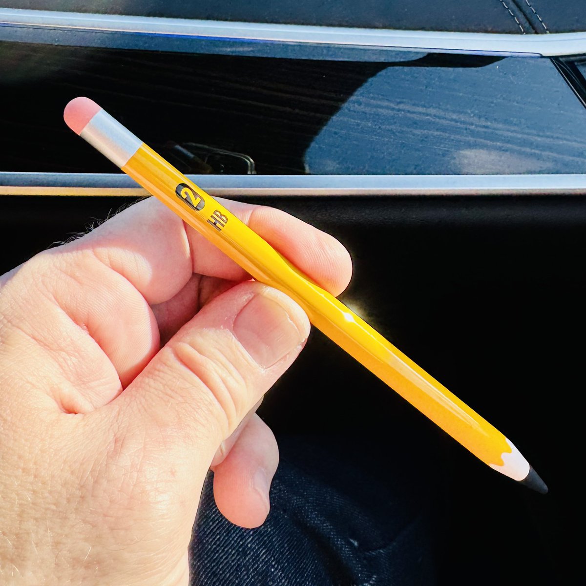 ✏️ This is the coolest Apple Pencil ever and one of my favorite gadgets of 2024. Thanks #Colorware! ✏️