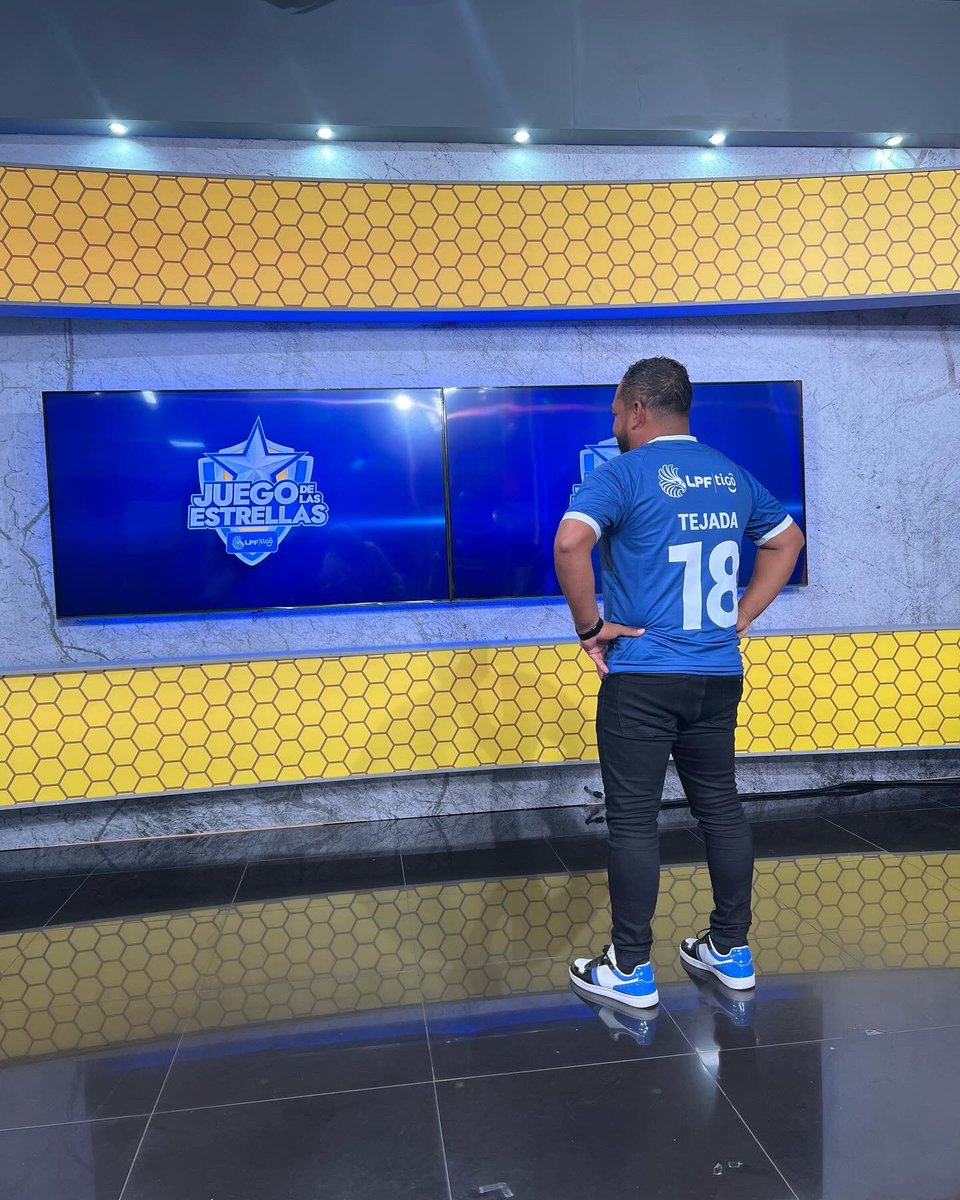 10jonhyapolayo's tweet photo. Estamos listos para “ EL JUEGO DE LAS ESTRELLAS “ @LPFpanama ⚽️🇵🇦 por @TigoSportsPA 📺⚽️ la pantalla del #Showtime con #ElRelator https://t.co/CJh3MM2fac