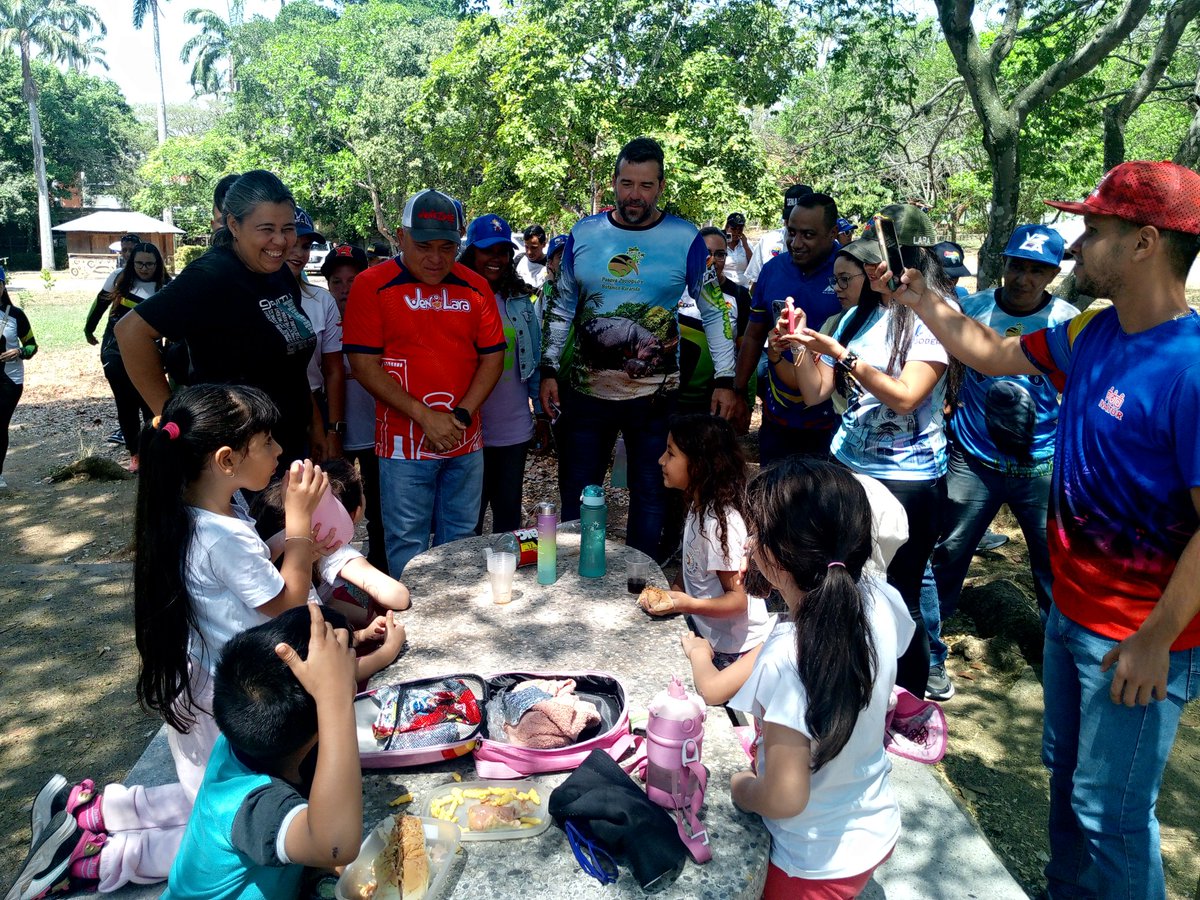 NotiDigitalETR's tweet photo. Desde las instalaciones del Parque Zoológico y Botánico de Bararida, de Barquisimeto el gobernador del estado Lara  Adolfo Pereira, llevo a cabo el lanzamiento del Festival Semana Santa 2024 en el marco de la ruta el Mostacho Fest.
#SemanaSantaSegura
#IDEL 
#Gobiernodelara https://t.co/XGcdsdcOhQ