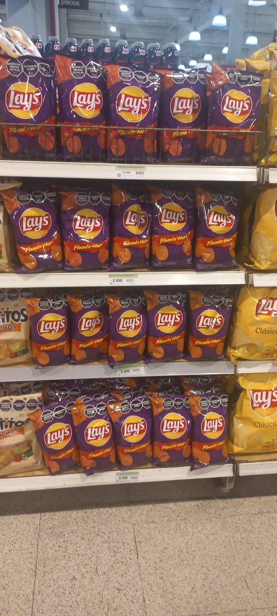 Como puede ser que no estén los verdaderos #Doritos #flaminghot , estas <a href="/Lays/">LAY'S</a> ni gusto tienen