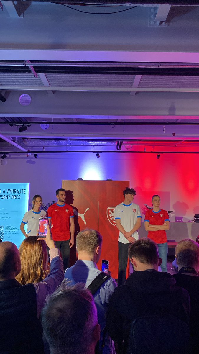 Dnes na odhalení nových dresů <a href="/ceskarepre_cz/">Česká fotbalová reprezentace</a> 🇨🇿⚽️