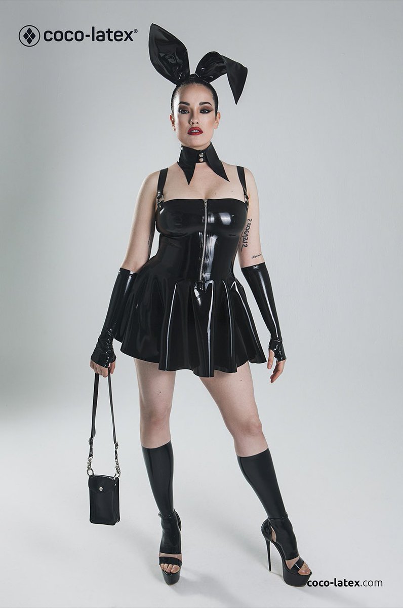Coco_Latex_'s tweet photo. Ready for Easter?

Rocío by @LauraThomasFOTO 

Rocío wears:

• Flare minidress with O rings.
• Bunny ears 
• Merlins collar.
• Mid length fingerless gloves.
• Mini purse.
• Toeless socks.

All garments available in website ✨ 

#latexdress #latexmadrid #latexbunny https://t.co/4x1xlOCaI0