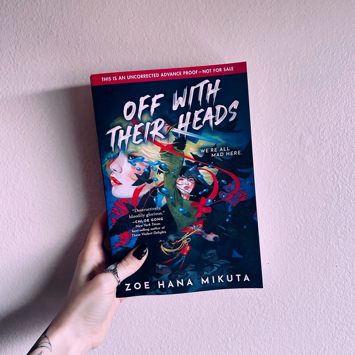 🐰 Ok ok let's do a giveaway !!! Win an ARC of Off With Their Heads + a Red Queen High Priestess tarot print <3 like/retweet/follow and a winner will be randomly chosen April 10th Bonus entry: rec a book that's a retelling, has LGBTQ+ representation, or by an Asian author 🖤