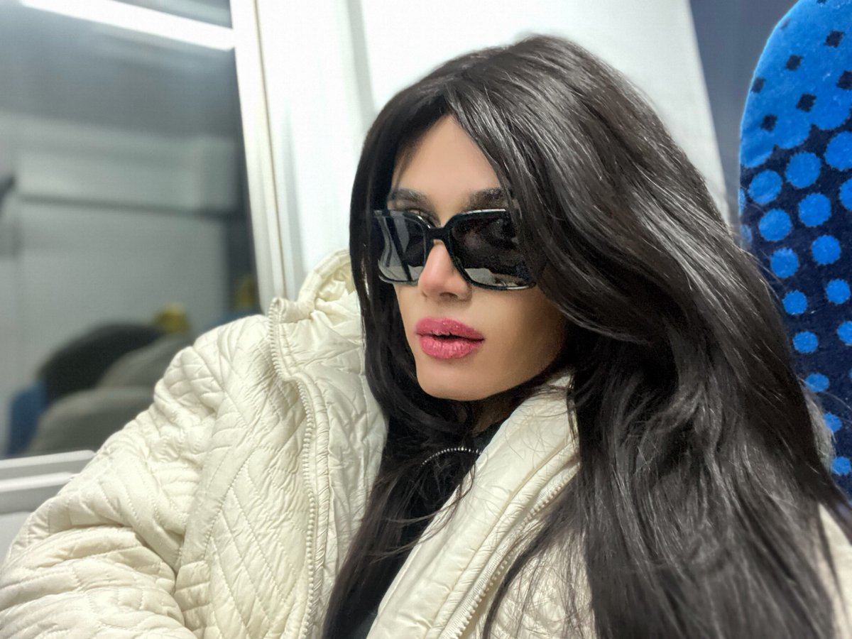 TsRaphaella's tweet photo. Travelling to Birmingham 🇬🇧

#transgender #trans #transisbeautiful #transpride #transexual #transgirl #transrights #hottrans #transhot #tgirl 
#shemales #shemale #shemalelovers #shemalelover #ShemaleLove #shemaleselfie #shemaletop #shemaleporn #ShemaleEscort #shemale4u https://t.co/cfsh5FWAxV