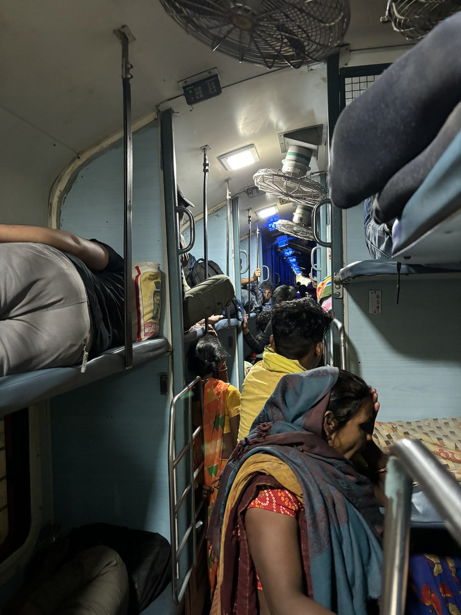 er_omnath's tweet photo. Live Pic 13072 S5 SL. Compartment is 4x full. So much sound and no place to go washroom. #IndianRailways @RailMinIndia #irhelp https://t.co/utnrnvtbMf