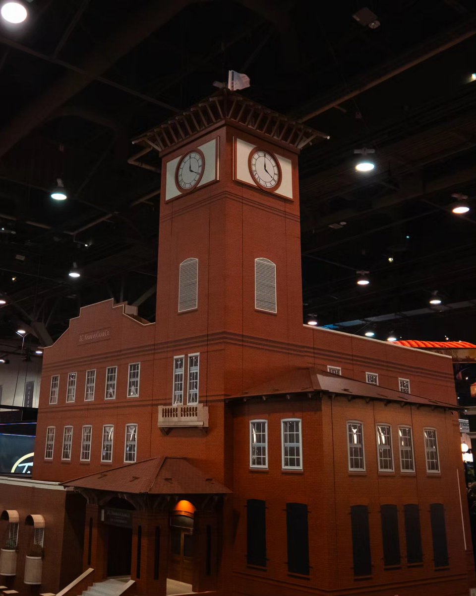 Thank you to everyone who visited our iconic El Reloj cigar factory replica booth during the @PCA1933 Trade Show this past weekend in Las Vegas. Our quarter-scale replica of our factory is crafted by 2,000 recycled cardboard pieces by the talented @GOKARTON team. Standing at 25