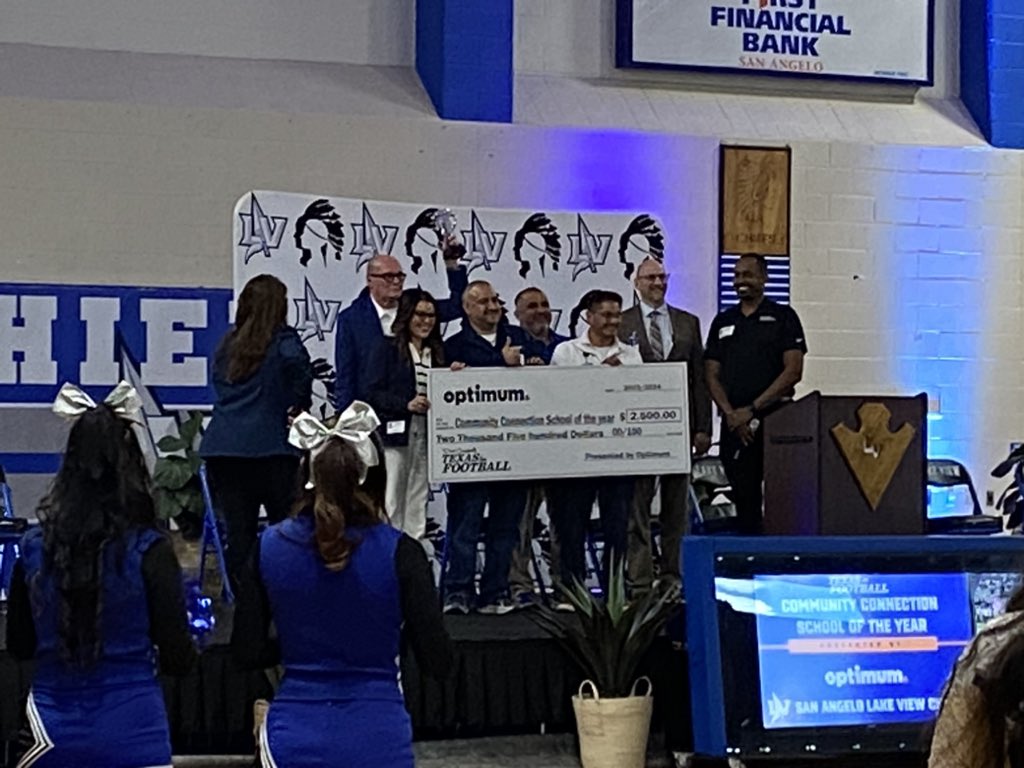 SAISD_Athletics's tweet photo. Congratulations to Bill Dendle! https://t.co/LFQKpgCdFa