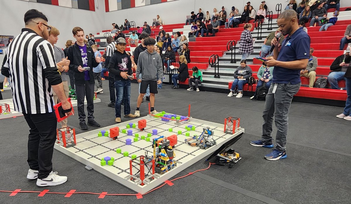 Region 2 MS VEX IQ Robotics Championship @HighschoolTj was intense. The competition was a nail-biter till the end. Congrats to all the winners and teams that earned a bid to VEX Worlds! @DallasisdSTEM @TeamDallasISD #Robotics #coding 🤖 ⚙️ 🏆