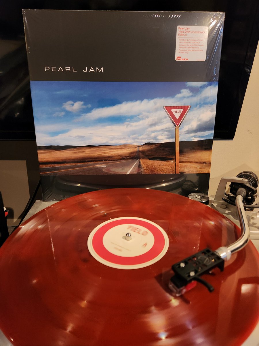 SpinVinyl1's tweet photo. Finally hearing the 45RPM reissue of Pearl Jam's Yield. A VMP exclusive this is bigger and more detailed than the regular reissue though the difference isn't that vast. PJ has released so many great albums and this one is a favorite.
#PearlJam #Yield #GivenToFly #vinylrecords https://t.co/bnmZigGz1c