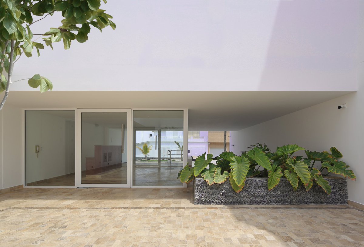 Arqenblanco's tweet photo. Edificio Abeja - Martín Dulanto
Imagen: Juan Solano Ojasi
_______________________________
#martindulanto #juansolanoojasi #puntahermosa #peru #arquitecturaperuana #arquitecturaperu #arquitecturaenblanco #arquitectura #proyecto #archdaily #architectureinwhite #whitearchitecture https://t.co/VR4XoRtadP
