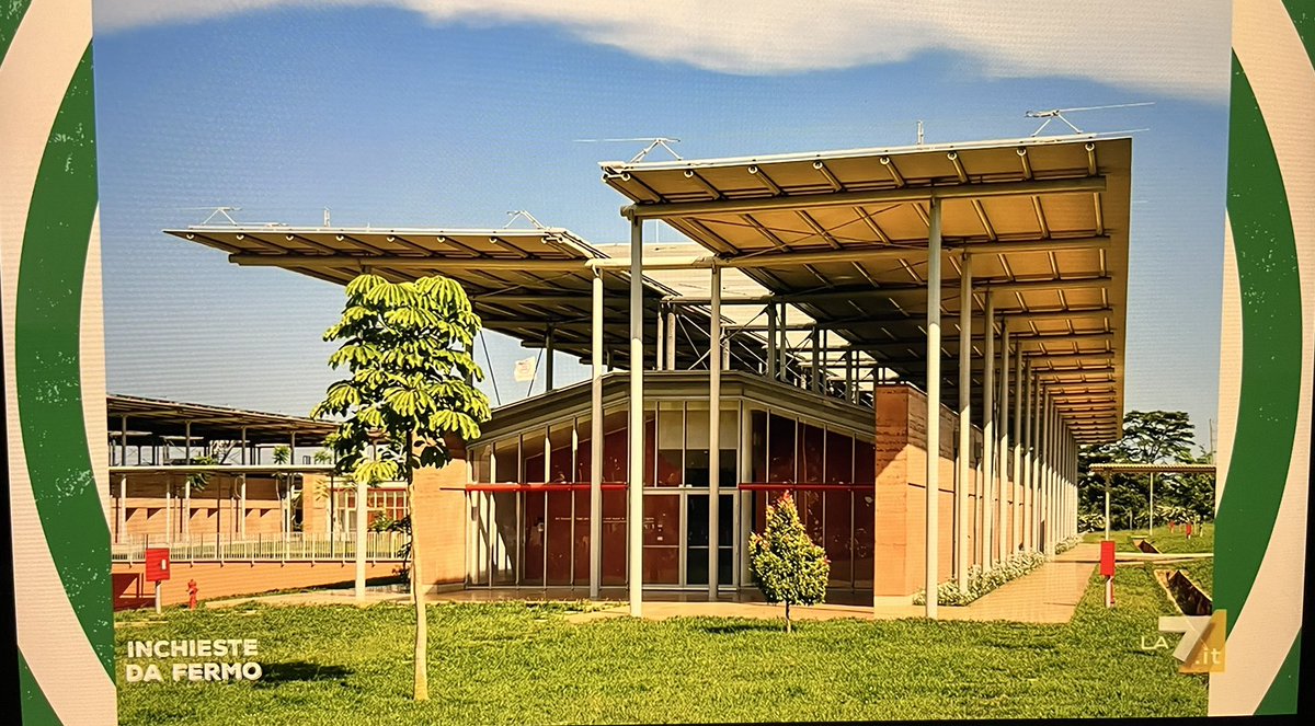 L’ospedale “scandalosamente bello” che #RenzoPiano ha costruito in Africa per #GinoStrada. ❤️
#Inchiestedafermo 
#La7