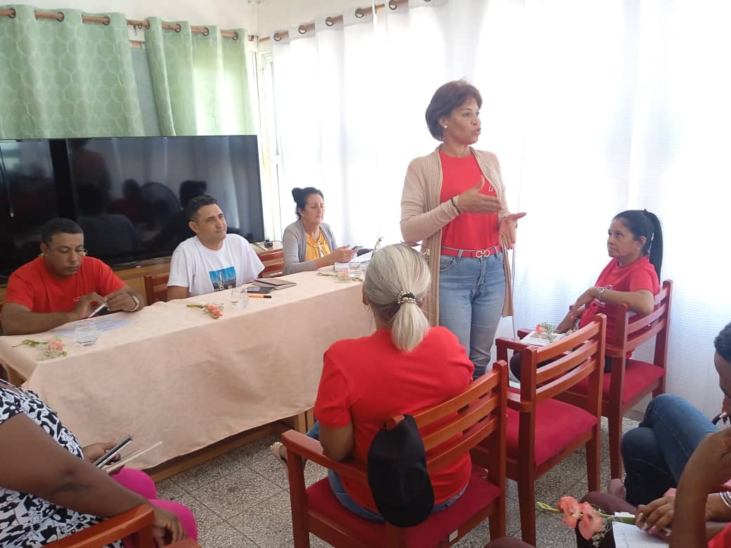 AMPPMella's tweet photo. #Mella,#SantiagoDeCuba.La AMPP Mella recibió hoy Comisión de Trabajo de Diputados al Parlamento Cubano que llevarán a cabo el más alto control y fiscalización al Sector de Comercio y Gastronomía para dictaminar informe de Rendición de Cuentas a la ANPP.#LosDesafiosDelPoderPopular https://t.co/2YGEnm2Drk