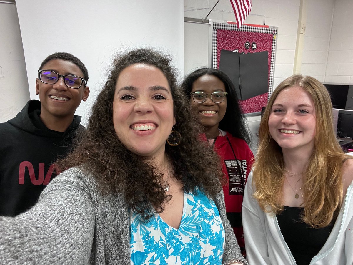 MrsCookMSMath's tweet image. I love them! 💚❤️💙I'm very lucky to have fantastic students! #TeamNorthside #GeometryClass #iteachmath