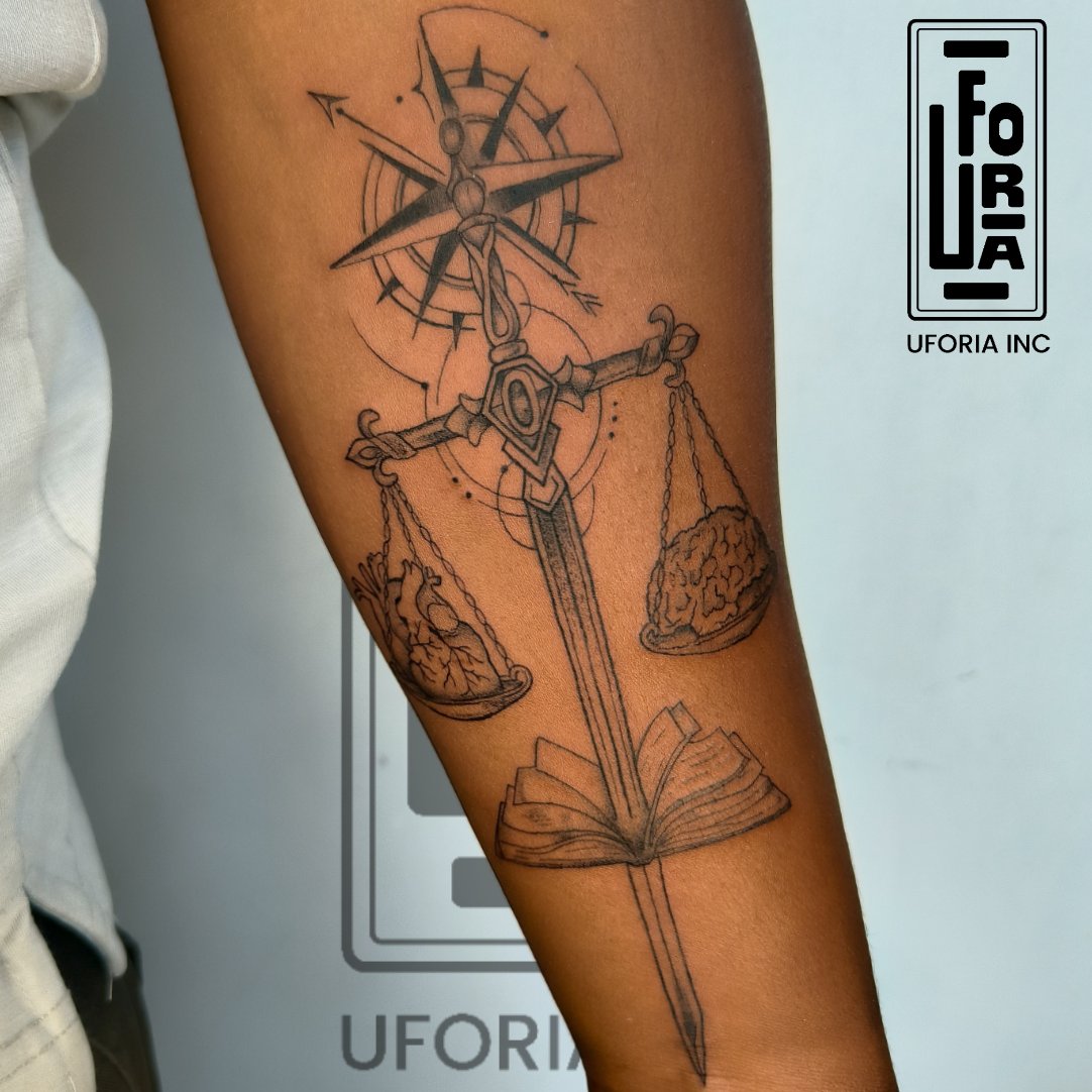 Uforia_Inc's tweet photo. The balance?
#WeAreUforia #UforiaInc #tattoolife #Aliveandfree #direction https://t.co/Jk372lzbf7