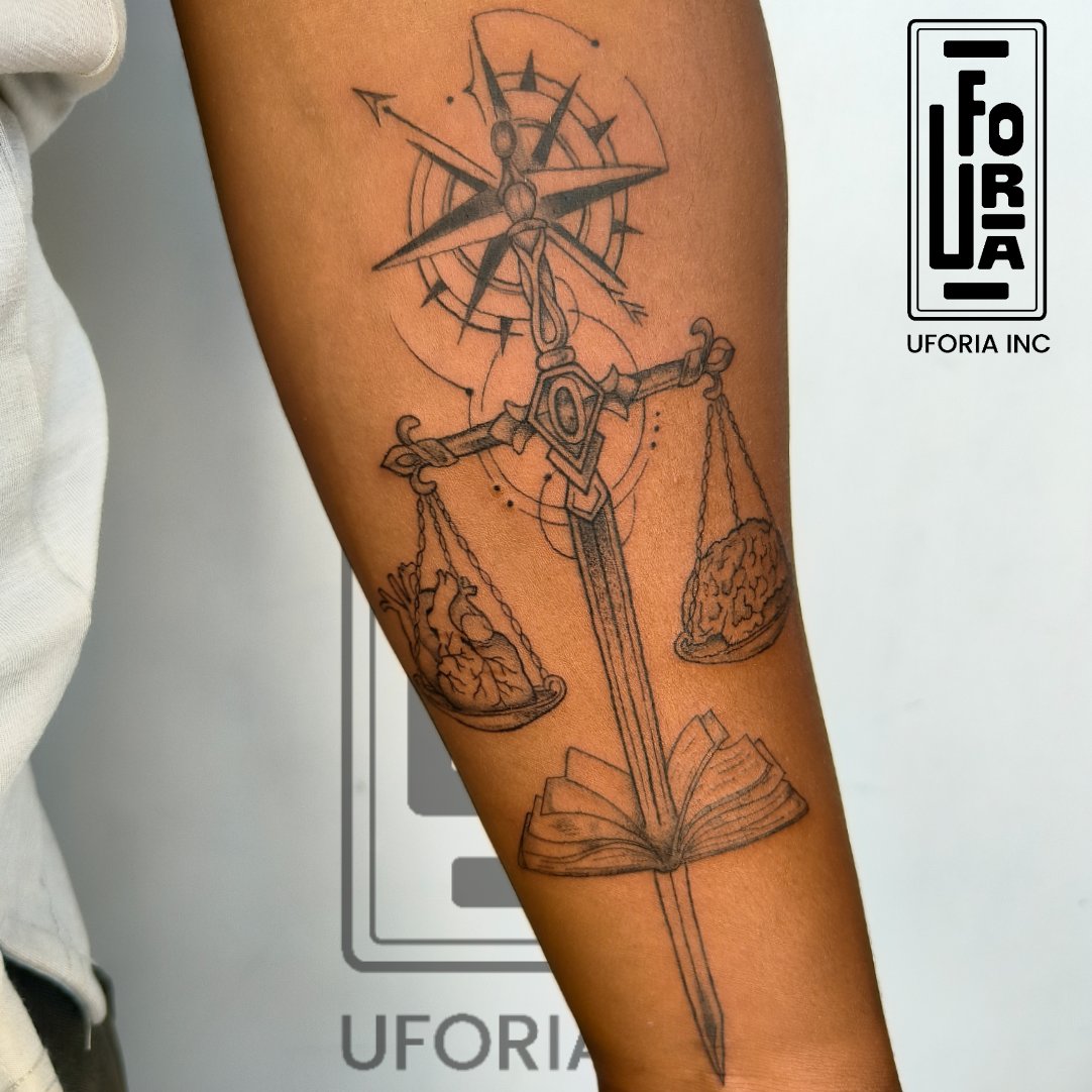 Uforia_Inc's tweet photo. The balance?
#WeAreUforia #UforiaInc #tattoolife #Aliveandfree #direction https://t.co/Jk372lzbf7