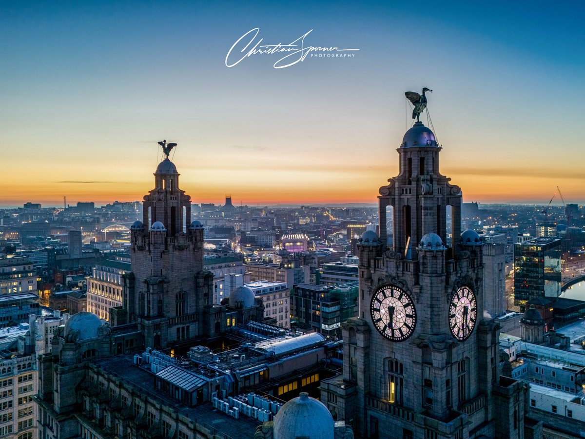 SP00NS's tweet image. ☀️ #sunrise @RoyalLiver1911 in lovely #Liverpool 🤩 #drone #photography #liverbirds