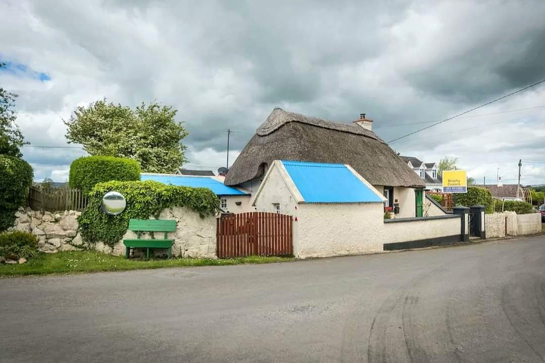 Tom Grant's House, Mooncoin, County Kilkenny One of Ireland's most picturesque historic thatched houses and, in conjunction with the wonderful arrangement of the outbuildings, one of the most important! #heritage #Kilkenny #Irish #Ireland #vernacular