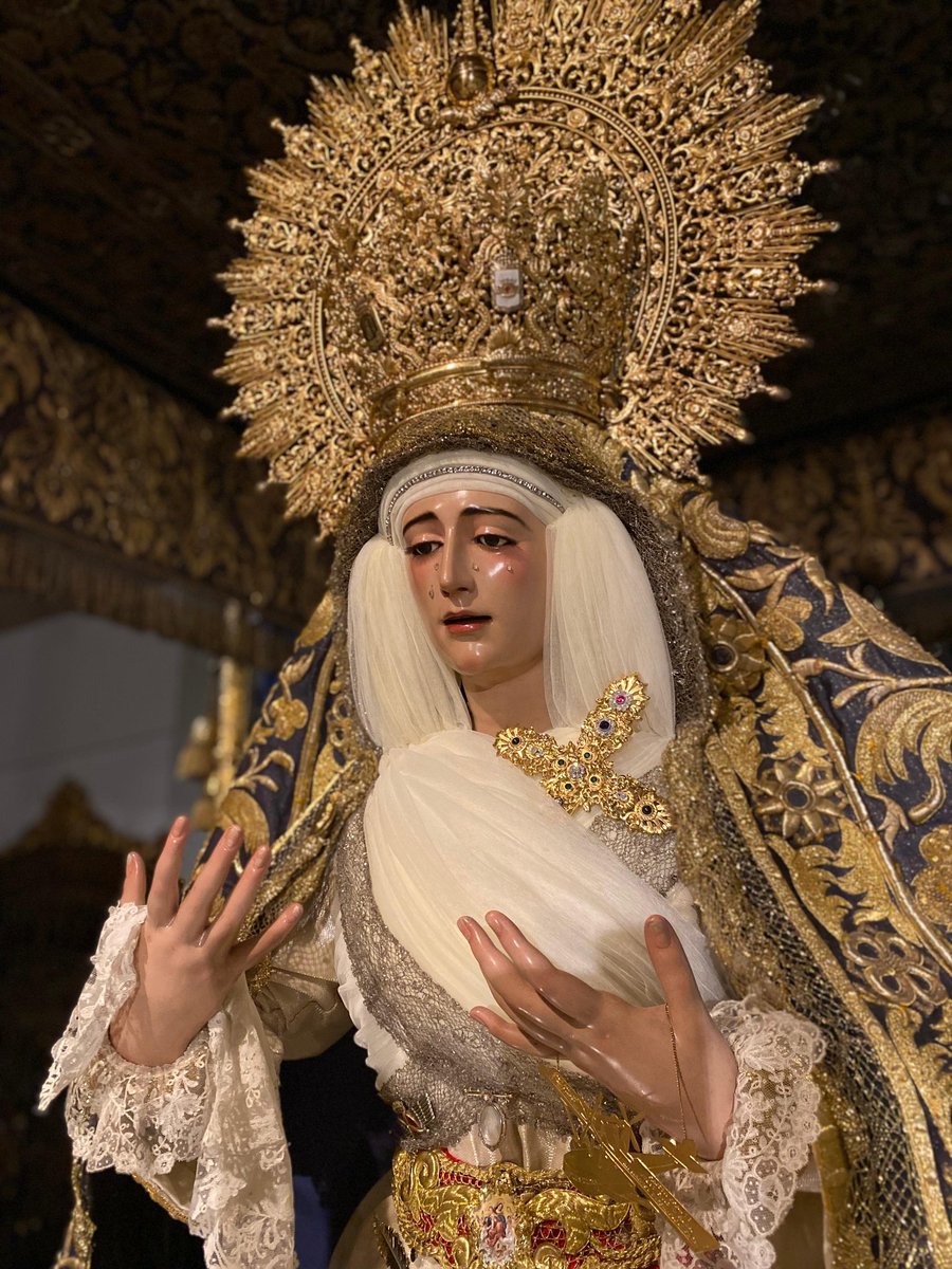 Nuestra Señora de Loreto ya se encuentra vestida para la próxima estación de penitencia el Viernes Santo. #trescaidassanisidoro #SSantasevilla2024
