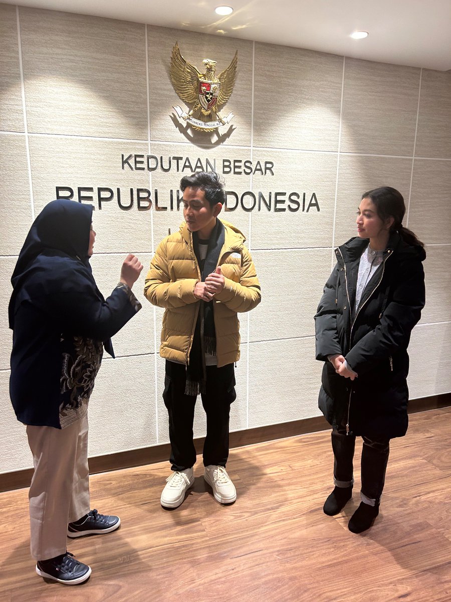 SusantiKwan's tweet image. Few weeks ago. Had a casual dinner & discussed with newly elected Vice President of Indonesia Mr Gibran Rakabuming @gibran_tweet and Mrs Selvi Ananda about advancing research & innovation in Indonesia. Thanks to the coolest ambasador ever HE @desrapercaya09 for facilitating.