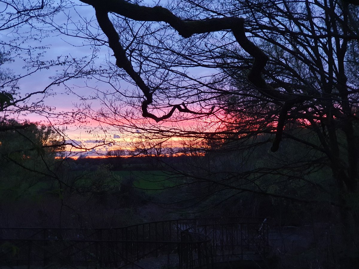 Der Sonnenuntergang heute war schon wieder sehr schön und farbenfroh