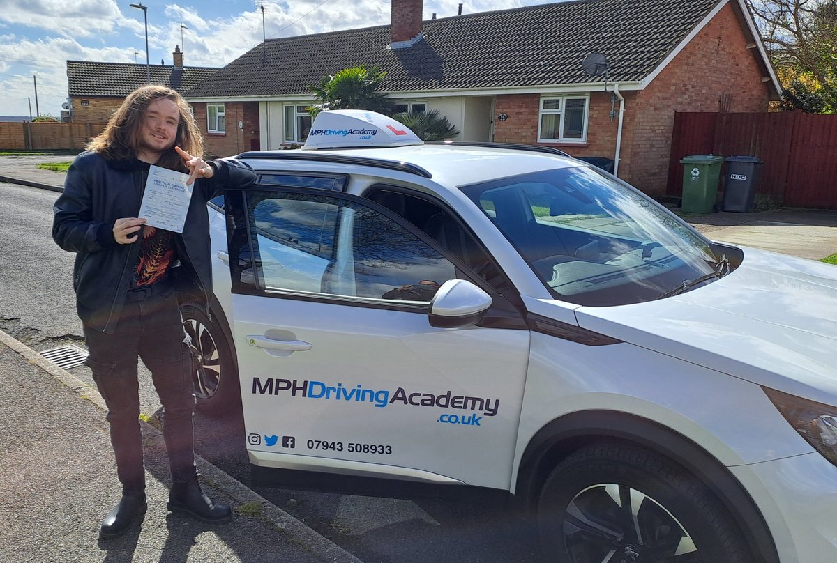 Congratulations to @CabDetective on an excellent 1st time practical driving test pass today 👏 
Well done Aaron ✔️ 👍 
mphdrivingacademy.co.uk