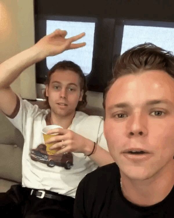 hourly lashton 🍉 (@hourlylashton) on Twitter photo 