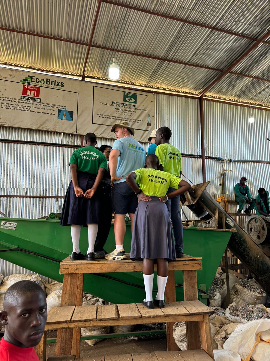 Today, we visited @EcoBrixs along with some students from Archbishop Kiwanuka. It was a great opportunity to learn about their closed-loop recycling programme to help tackle the issue of plastic waste and unemployment in Uganda. @AidlinkIreland @stjosephsrush @CeistTrust