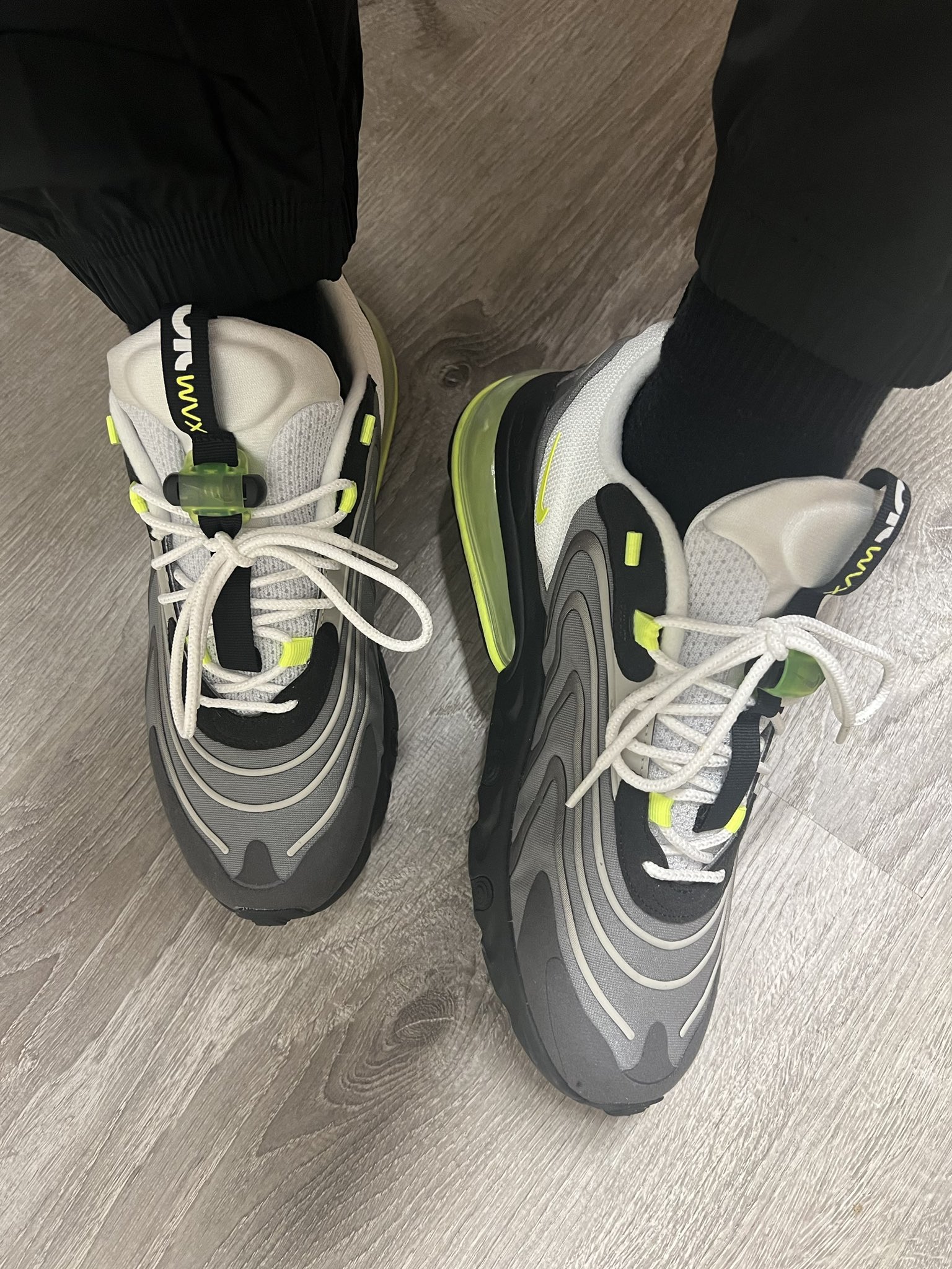 Nike react 270 eng neon hot sale