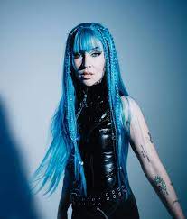 F*** it I will get famous out of spite! youtube.com/watch?v=2-1nfL…… 

#StyleOfThieves Theme: Pop Band
People In photo: <a href="/SwAgZ_leedle/">Onetime 🍥</a> <a href="/FoxSoTOfficial/">TinyFoxtato</a> <a href="/Dakota_Ryo/">ItzRyoLoL</a> and me
Repost because I forgot to mention the peeps in photo.
<a href="/SeaOfThieves/">Sea of Thieves</a>