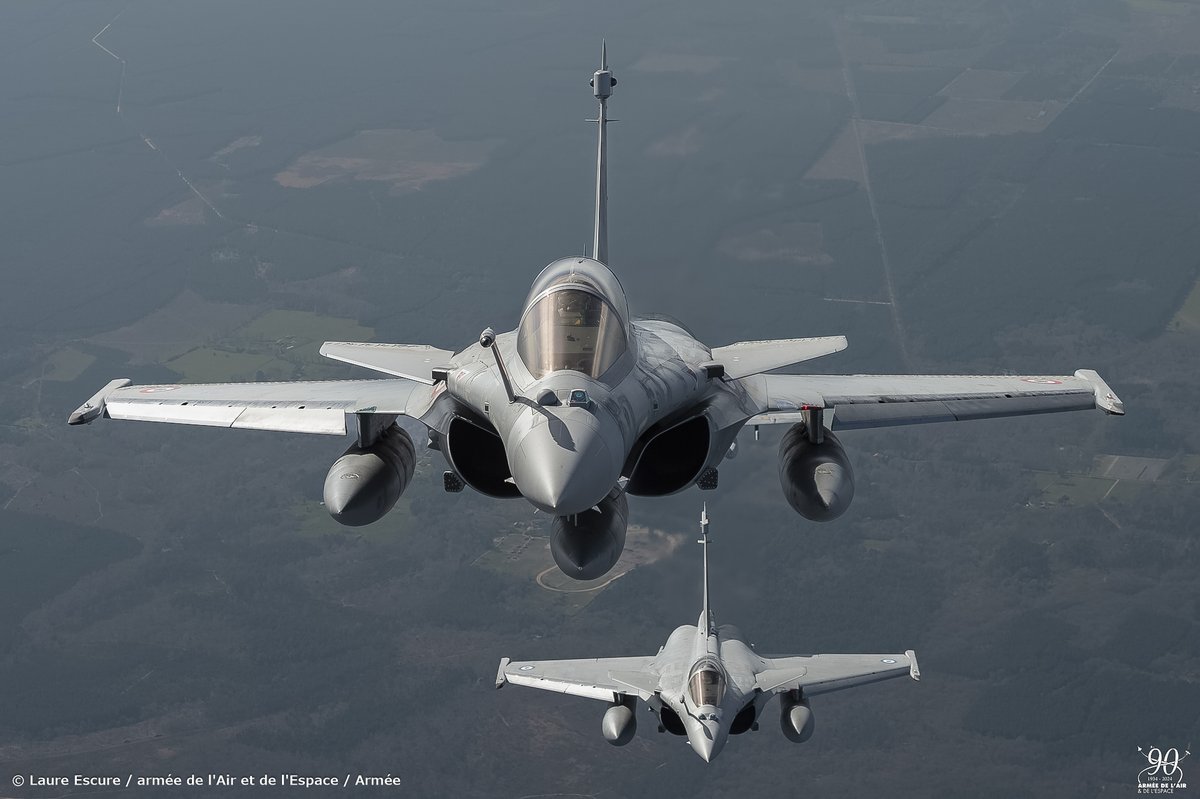 CEM_AAE's tweet photo. @Armees_Gouv @EtatMajorFR @NATO_AIRCOM @ARC_RCAF @EjercitoAire @ItalianAirForce @HAFspokesperson @armeedeterre @MarineNationale @Armee_de_lair @CeamAwc L'@Armee_de_lair poursuit la modernisation de ses moyens : l'A400M, le Rafale F4, l'A330 Phénix et le Reaper sont notamment au cœur de cette transformation. #VOLFA24 participe à cette montée en puissance, associée à des armements de dernière génération comme le #METEOR. https://t.co/LMWm4TDj47