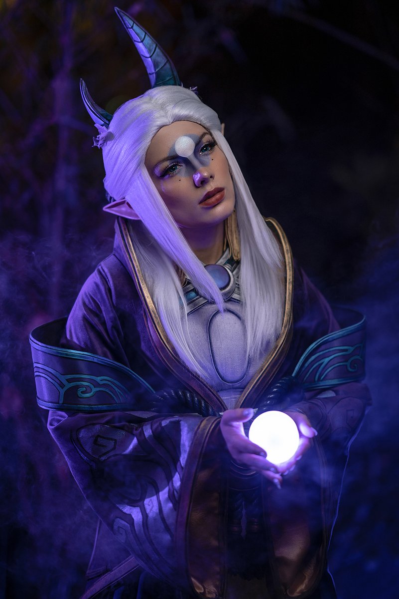The light of Alune will guide your path even in the darkest of nights. Definitely @Flaiveth and @TwiinCosplay captured all her magic in every detail.