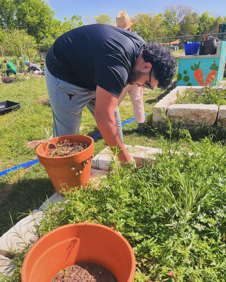 Please join @peas_community & help cultivate joyful connections to the natural world through outdoor & edible education. Visit, bit.ly/4cvFFMs to volunteer. @TexasOneFund