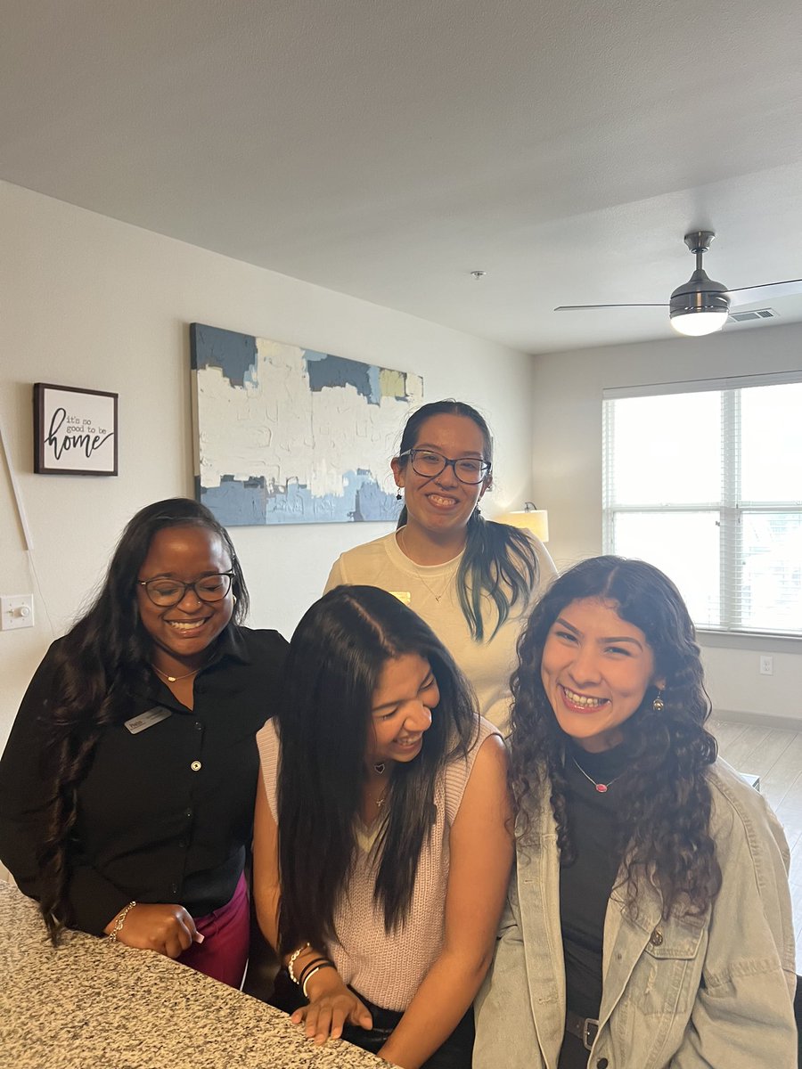 March 31st is just around the corner! Secure the priority for Fall 2024 with your best friends before it’s too late⏰ Don’t miss out on the chance to live with your favorite people👯‍♀️✨